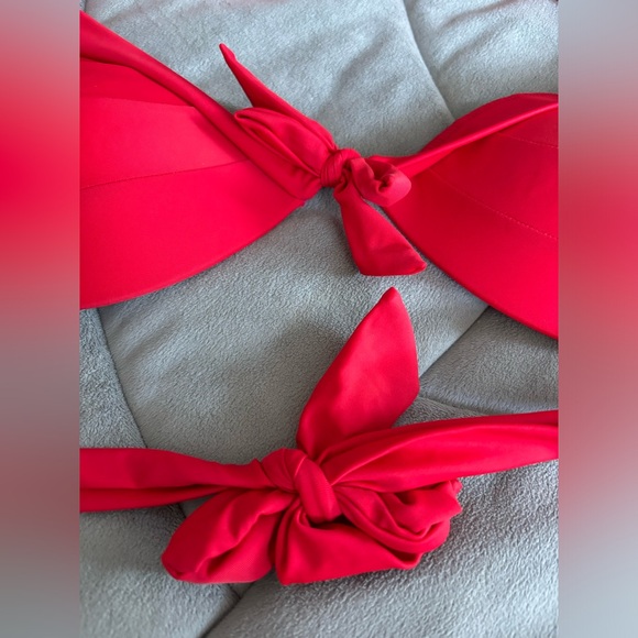 Red bikini - Picture 4 of 6